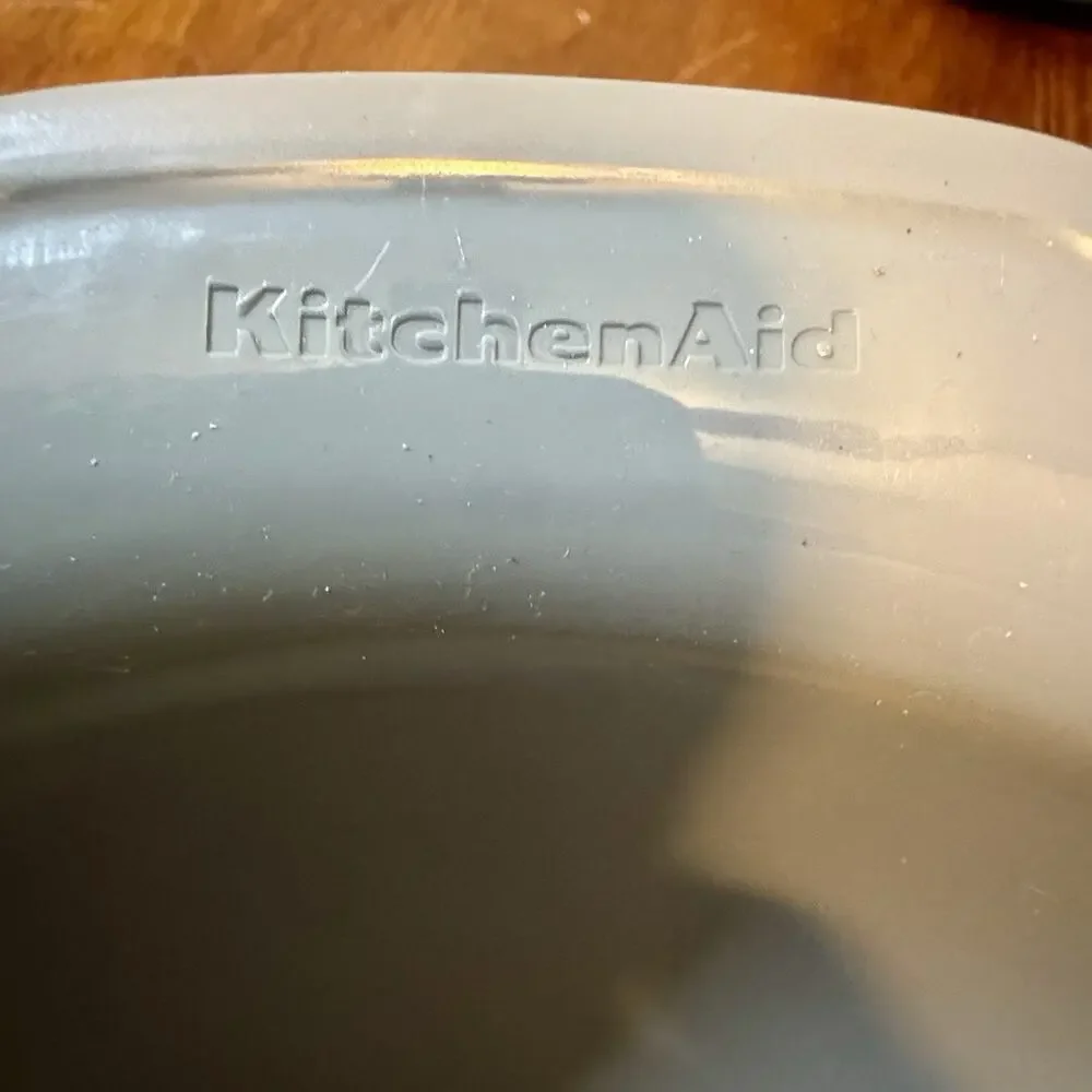 KitchenAid 3 Nesting Non Slip Mixing Bowls Measuring Cups & Spoons Set
